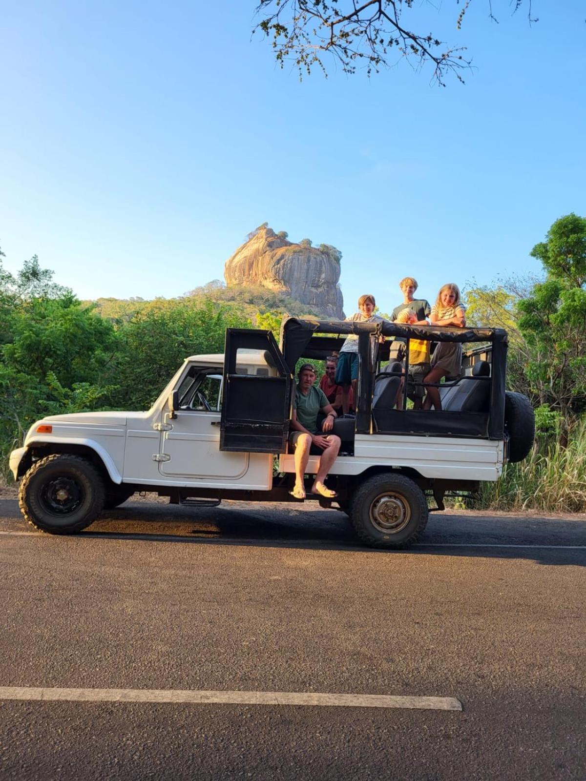 Elephant Safari Lodge Sigiriya Junction Хабарана Екстер'єр фото